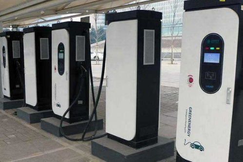 假期充電難 混動車型搶充電樁引爭議，新能源充電樁為何區(qū)別對待？